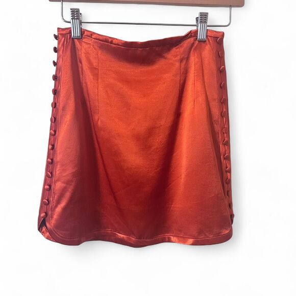 ‘ The Life of a Showgirl ‘ Zara Orange satin mini skirt - Picture 2 of 4